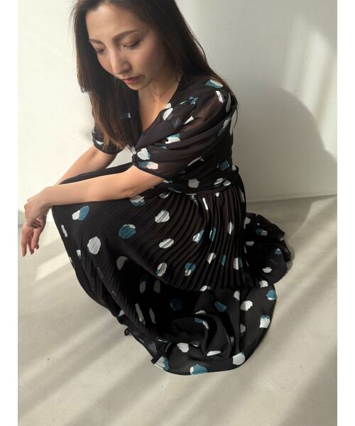 OUNNOUN（オウンノウン）の「【OUNNOUN】ドットプリーツワンピース（ワンピース・レディース・アイボリー/ブラック・MEDIUM/SMALL）」の13枚目の写真