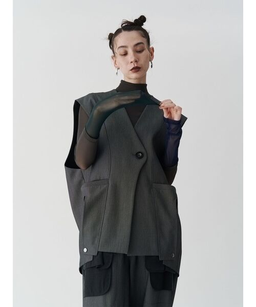 UN3D.（アンスリード）の「HALF BI-COLOR SLEEVE TULLE TOP / ハーフバイカラースリーブチュールトップ（Tシャツ/カットソー・レディース・グレー/ブラック・FREE）」の3枚目の写真