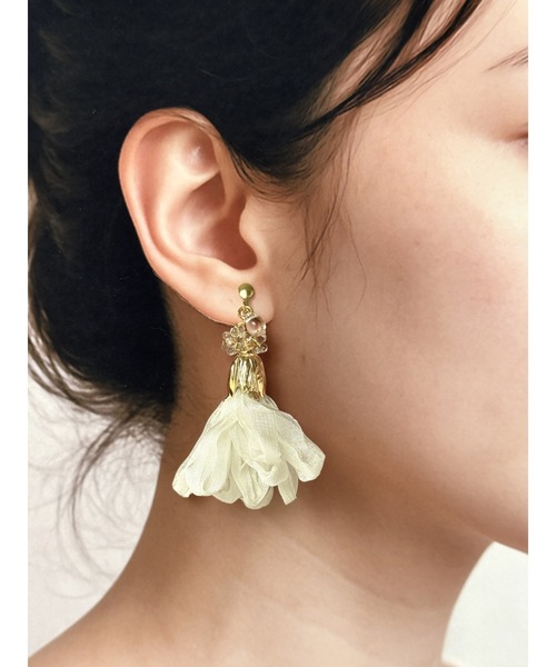 tone（トーン）の「【petitclover】whiteタッセルピアス(MA)（ピアス（両耳用）・レディース・ゴールド・FREE）」の4枚目の写真
