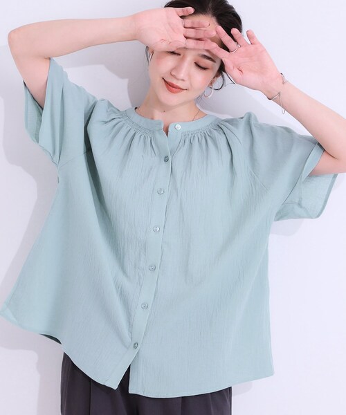 SHOO・LA・RUE(シューラルー)の「◆体型カバーも叶う 大人上品なコットンボイルブラウス(シャツ/ブラウス・レディース・オフホワイト/ネイビー/グリーン系・01/04/03/02)」の2枚目の写真