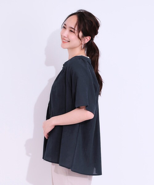 SHOO・LA・RUE(シューラルー)の「◆体型カバーも叶う 大人上品なコットンボイルブラウス(シャツ/ブラウス・レディース・オフホワイト/ネイビー/グリーン系・01/04/03/02)」の13枚目の写真