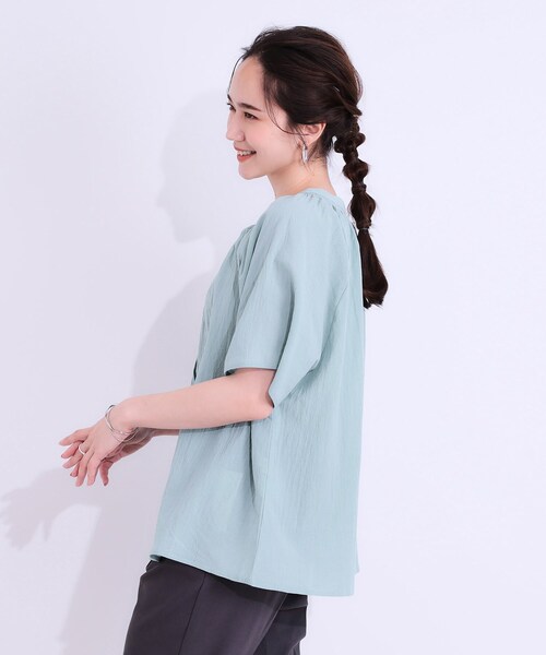 SHOO・LA・RUE(シューラルー)の「◆体型カバーも叶う 大人上品なコットンボイルブラウス(シャツ/ブラウス・レディース・オフホワイト/ネイビー/グリーン系・01/04/03/02)」の21枚目の写真