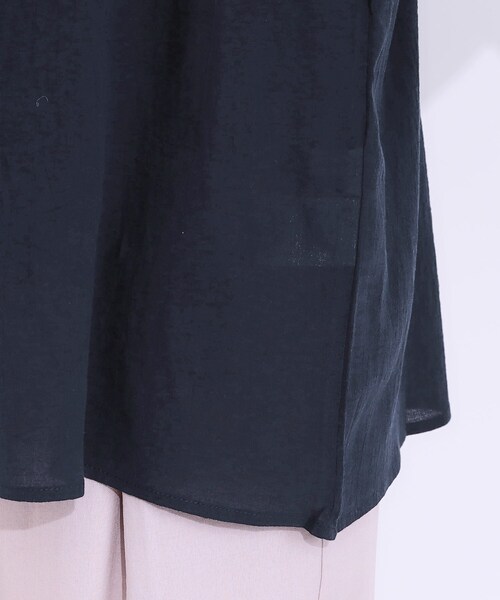 SHOO・LA・RUE(シューラルー)の「◆体型カバーも叶う 大人上品なコットンボイルブラウス(シャツ/ブラウス・レディース・オフホワイト/ネイビー/グリーン系・01/04/03/02)」の11枚目の写真