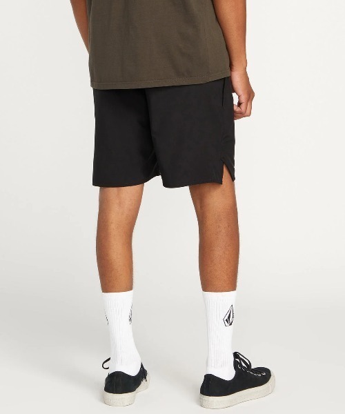 VOLCOM(ボルコム)の「【VOLCOM/ボルコム】Frickin Ascender Shorts/水陸両用UVケアウエストゴムサーフトランクス・ボードショーツ・バギーショーツ(水着)(その他パンツ・メンズ・ブラック・SMALL/MEDIUM/LARGE/X-LARGE)」の2枚目の写真