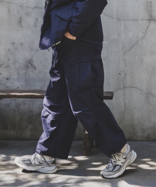 BEAMS PLUS（ビームスプラス）の「コットン ナイロン オックスフォード ミリタリー 6ポケット オーバーパンツ（その他パンツ・メンズ・ネイビー/オリーブ・L/M）」の2枚目の写真