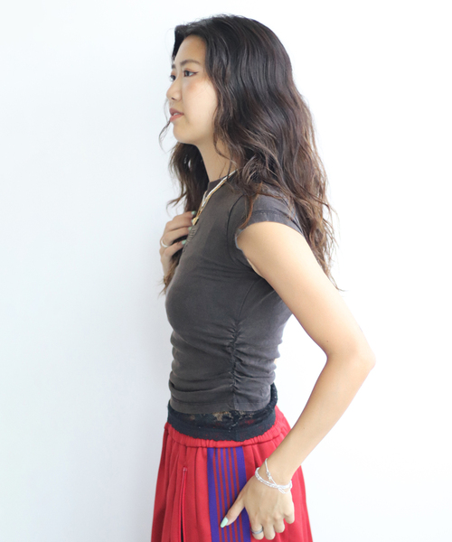 Guess(ゲス)の「GUESS/ゲス GO VINTAGE SHIRRED WING SS TEE(Tシャツ/カットソー・レディース・レッド/ブラック・SMALL)」の10枚目の写真