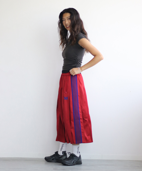 Guess(ゲス)の「GUESS/ゲス GO VINTAGE SHIRRED WING SS TEE(Tシャツ/カットソー・レディース・レッド/ブラック・SMALL)」の3枚目の写真