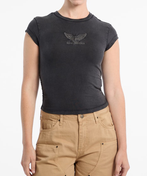 Guess(ゲス)の「GUESS/ゲス GO VINTAGE SHIRRED WING SS TEE(Tシャツ/カットソー・レディース・レッド/ブラック・SMALL)」の5枚目の写真