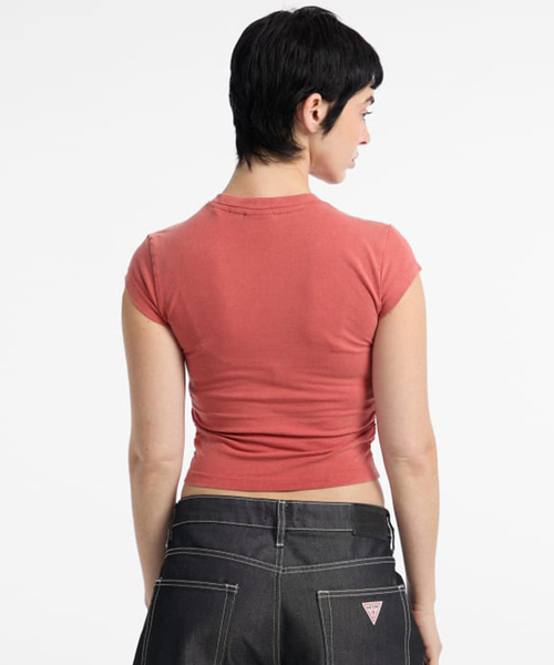 Guess(ゲス)の「GUESS/ゲス GO VINTAGE SHIRRED WING SS TEE(Tシャツ/カットソー・レディース・レッド/ブラック・SMALL)」の7枚目の写真