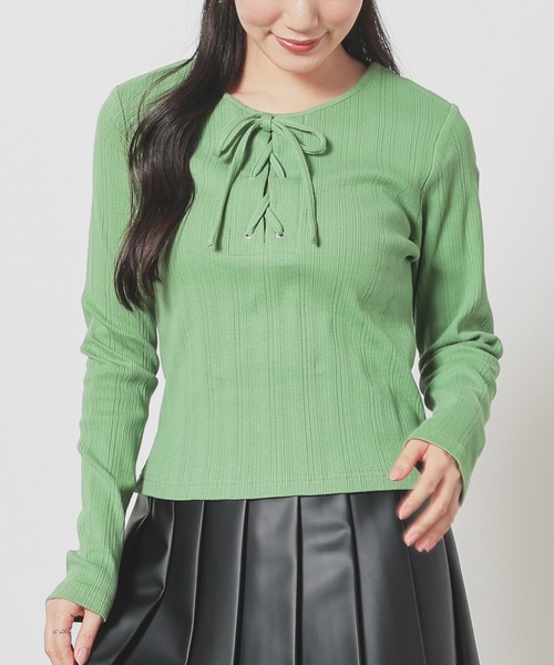 Honeys(ハニーズ)の「レースアップトップス(Tシャツ/カットソー・レディース・アイボリー/ブラック/杢グレー/ライトグリーン・L/M/S)」の4枚目の写真