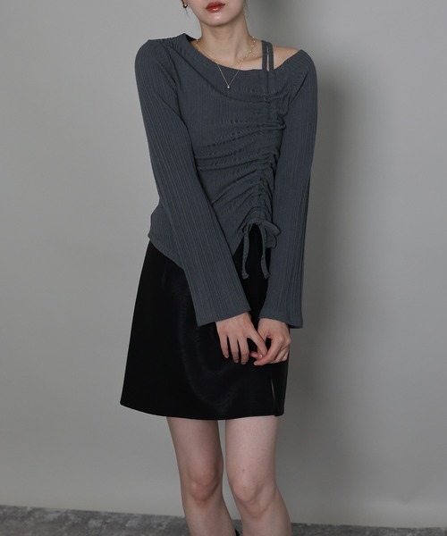 J by blue（ジェイバイブルー）の「ワンオフショルダーギャザーリボンTシャツ（Tシャツ/カットソー・レディース・ブラック/オフホワイト/グレー・MEDIUM）」の9枚目の写真