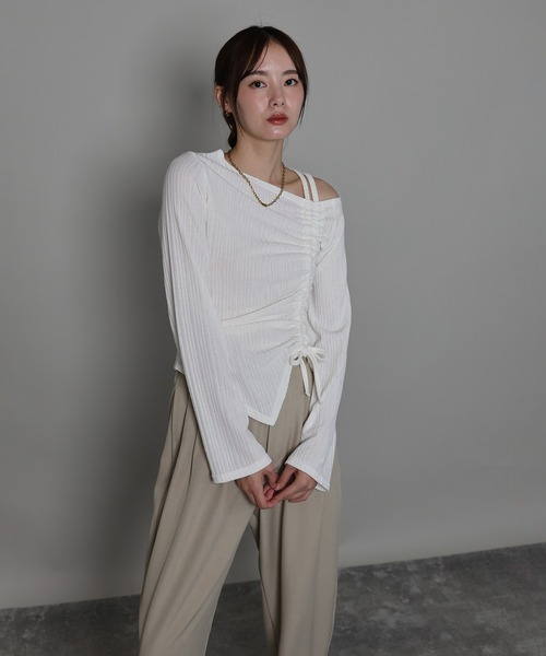 J by blue（ジェイバイブルー）の「ワンオフショルダーギャザーリボンTシャツ（Tシャツ/カットソー・レディース・ブラック/オフホワイト/グレー・MEDIUM）」の7枚目の写真