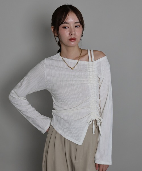 J by blue（ジェイバイブルー）の「ワンオフショルダーギャザーリボンTシャツ（Tシャツ/カットソー・レディース・ブラック/オフホワイト/グレー・MEDIUM）」の4枚目の写真