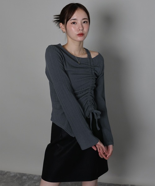 J by blue（ジェイバイブルー）の「ワンオフショルダーギャザーリボンTシャツ（Tシャツ/カットソー・レディース・ブラック/オフホワイト/グレー・MEDIUM）」の10枚目の写真