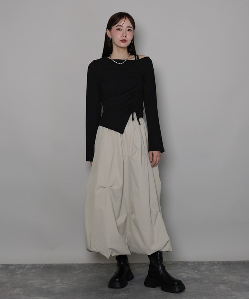 J by blue（ジェイバイブルー）の「ワンオフショルダーギャザーリボンTシャツ（Tシャツ/カットソー・レディース・ブラック/オフホワイト/グレー・MEDIUM）」の19枚目の写真