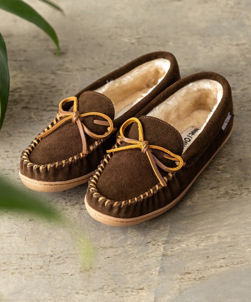Minnetonka(ミネトンカ)の「【MINNETONKA/ミネトンカ】 CADENCE CLASSIC / ケイデンス クラシック ボアモカシン(モカシン/デッキシューズ・レディース・ブラック/ベージュ/チャコールグレー/チョコ・7/5/9/8/6)」の1枚目の写真