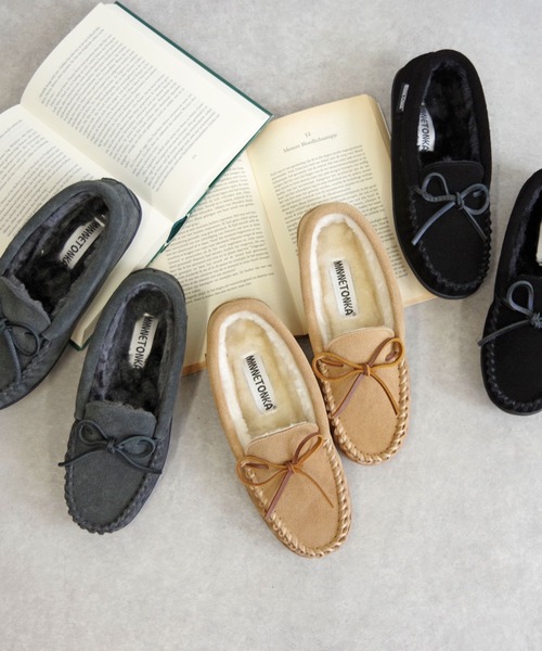 Minnetonka（ミネトンカ）の「【MINNETONKA/ミネトンカ】 CADENCE CLASSIC / ケイデンス クラシック ボアモカシン（モカシン/デッキシューズ・レディース・ブラック/ベージュ/チャコールグレー・7/5/9/8/6）」の4枚目の写真