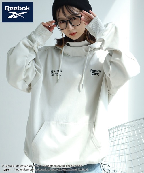Reebok(リーボック)の「【Reebok/リーボック】CORPUS TOKYO別注 刺繍ロゴ デザインフード プルオーバーパーカー 裏起毛(パーカー・メンズ・アッシュグレー/ブラック/グレイッシュベージュ/チャコール・M/LL/L)」の4枚目の写真