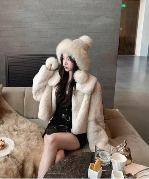 Mejoul（メジュール）の「襟付きフェイクファーショートブルゾン（ブルゾン・レディース・ベージュ/ホワイト・L/M）」の4枚目の写真