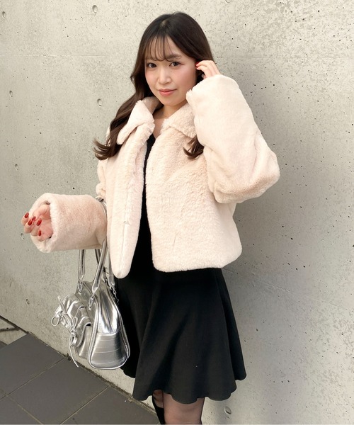 Mejoul（メジュール）の「襟付きフェイクファーショートブルゾン（ブルゾン・レディース・ベージュ/ホワイト・L/M）」の12枚目の写真