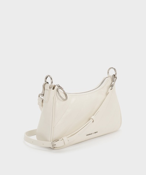CHARLES & KEITH(チャールズ & キース)の「Philomena クリンクルエフェクトチェーンストラップ クロスボディバッグ(ボディバッグ/ウエストポーチ・レディース・スミクロ/クリーム・M)」の3枚目の写真