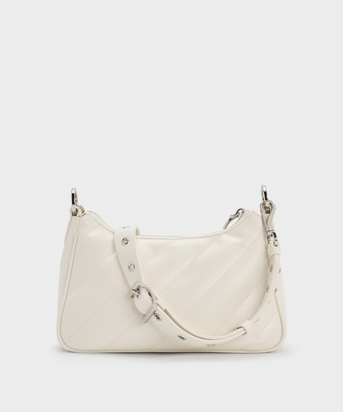 CHARLES & KEITH(チャールズ & キース)の「Philomena クリンクルエフェクトチェーンストラップ クロスボディバッグ(ボディバッグ/ウエストポーチ・レディース・スミクロ/クリーム・M)」の4枚目の写真