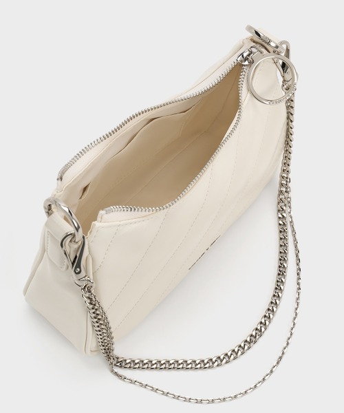 CHARLES & KEITH(チャールズ & キース)の「Philomena クリンクルエフェクトチェーンストラップ クロスボディバッグ(ボディバッグ/ウエストポーチ・レディース・スミクロ/クリーム・M)」の6枚目の写真