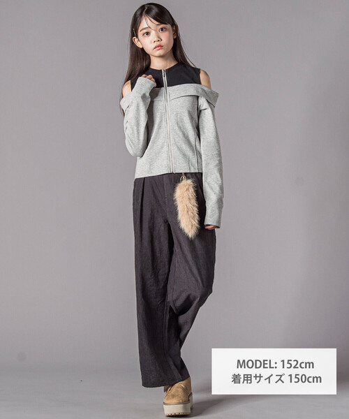 ZIDDY（ジディ）の「キーホルダー付きサテンライクワイドパンツ(130~160cm)（その他パンツ・キッズ・ブラック/グレー・130cm/150cm/140cm/FREE）」の3枚目の写真