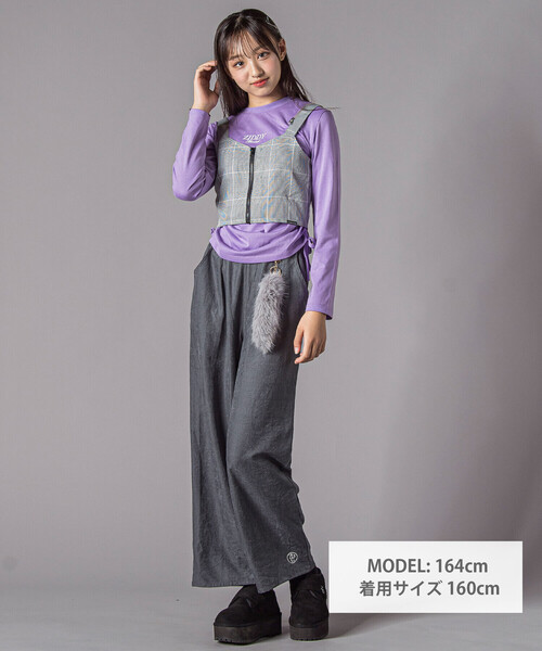 ZIDDY（ジディ）の「キーホルダー付きサテンライクワイドパンツ(130~160cm)（その他パンツ・キッズ・ブラック/グレー・130cm/150cm/140cm/FREE）」の4枚目の写真