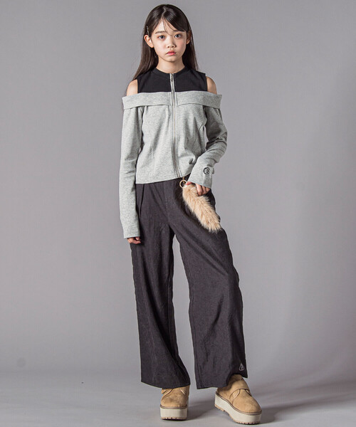 ZIDDY（ジディ）の「キーホルダー付きサテンライクワイドパンツ(130~160cm)（その他パンツ・キッズ・ブラック/グレー・130cm/150cm/140cm/FREE）」の5枚目の写真