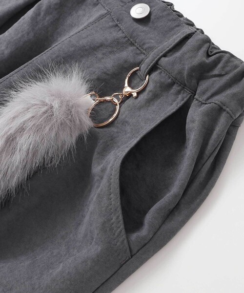 ZIDDY（ジディ）の「キーホルダー付きサテンライクワイドパンツ(130~160cm)（その他パンツ・キッズ・ブラック/グレー・130cm/150cm/140cm/FREE）」の16枚目の写真