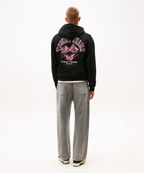 tommy jeans(トミー ジーンズ)の「ノベルティグラフィックパーカー(スウェット・メンズ・ブラウン系その他/ブラック・MEDIUM/SMALL/LARGE/X-LARGE)」の8枚目の写真