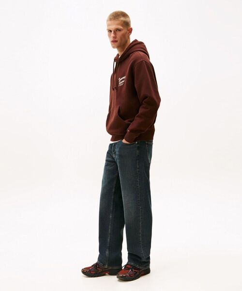 tommy jeans(トミー ジーンズ)の「ノベルティグラフィックパーカー(スウェット・メンズ・ブラウン系その他/ブラック・MEDIUM/SMALL/LARGE/X-LARGE)」の5枚目の写真