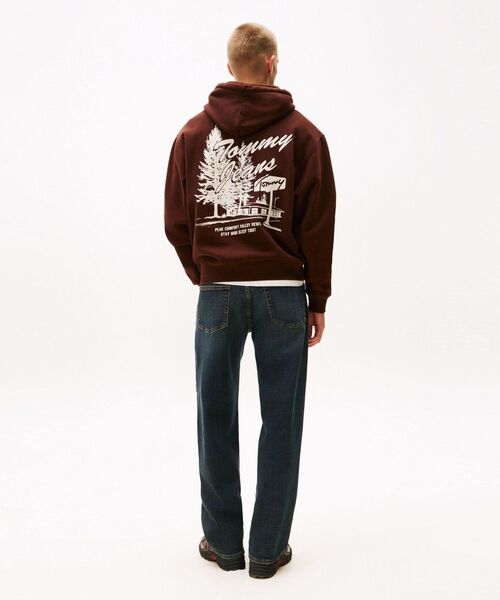 tommy jeans(トミー ジーンズ)の「ノベルティグラフィックパーカー(スウェット・メンズ・ブラウン系その他/ブラック・MEDIUM/SMALL/LARGE/X-LARGE)」の9枚目の写真