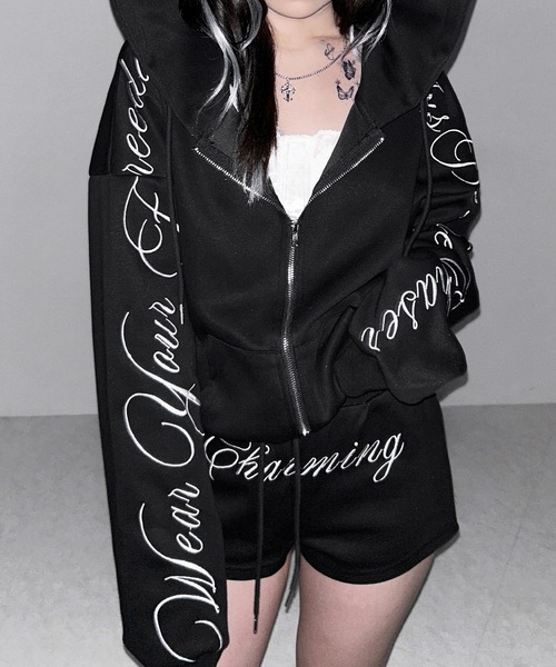 me+em select(ミームセレクト)の【 セットアップ 】レタリングロゴ刺繍ジップアップパーカー&ショートパンツ / lettering logo embroidery zip-up hoodie & short pants SETUP(セットアップ)