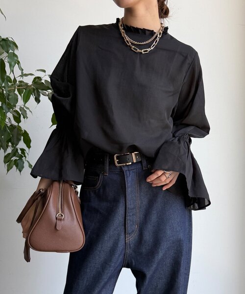 DouDou（ドゥドゥ）の「プリーツ襟袖フレアブラウス（シャツ/ブラウス・レディース・ブラック/グレー/オフホワイト・FREE）」の2枚目の写真