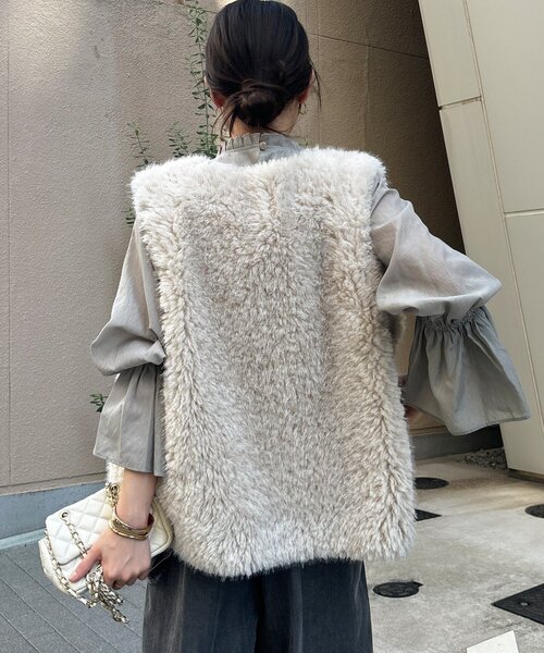 DouDou（ドゥドゥ）の「プリーツ襟袖フレアブラウス（シャツ/ブラウス・レディース・ブラック/グレー/オフホワイト・FREE）」の7枚目の写真