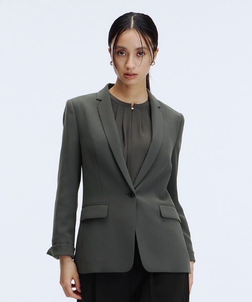 AOYAMA（アオヤマ）の「羽織感覚で着用できる一着！バックサテンテーラードジャケット（スーツジャケット・レディース・チャコールグレー/モカ・9号/11号/13号/7号/17号/15号/5号）」の6枚目の写真