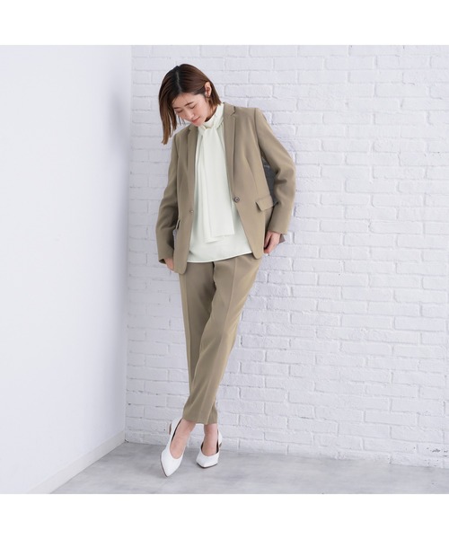 AOYAMA（アオヤマ）の「羽織感覚で着用できる一着！バックサテンテーラードジャケット（スーツジャケット・レディース・チャコールグレー/モカ・9号/11号/13号/7号/17号/15号/5号）」の5枚目の写真