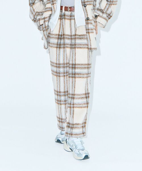 Green Parks(グリーンパークス)の「■WITH KURUMI NAKATA チェックコクーンパンツ(その他パンツ・レディース・アイボリー/ブラック・FREE)」の1枚目の写真
