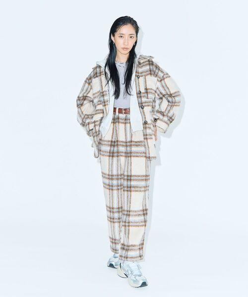 Green Parks(グリーンパークス)の「■WITH KURUMI NAKATA チェックコクーンパンツ(その他パンツ・レディース・アイボリー/ブラック・FREE)」の4枚目の写真