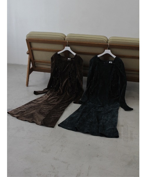 Katrin TOKYO(カトリーントーキョー)の「【Exclusive Line】belted velour frill onepiece(ワンピース・レディース・ダークグリーン/ブラウン・XS/M/S)」の4枚目の写真
