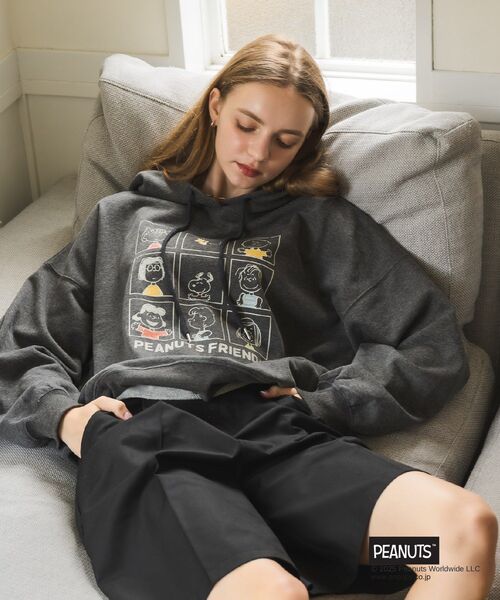 RETRO GIRL（レトロガール）の「PEANUTSフーディパーカー（パーカー・レディース・ライトグレー/チャコールグレー/ナチュラル・FREE）」の4枚目の写真
