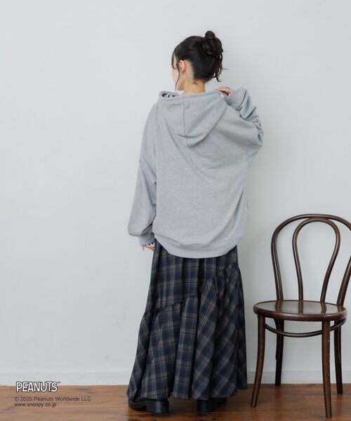 RETRO GIRL（レトロガール）の「PEANUTSフーディパーカー（パーカー・レディース・ライトグレー/チャコールグレー/ナチュラル・FREE）」の21枚目の写真