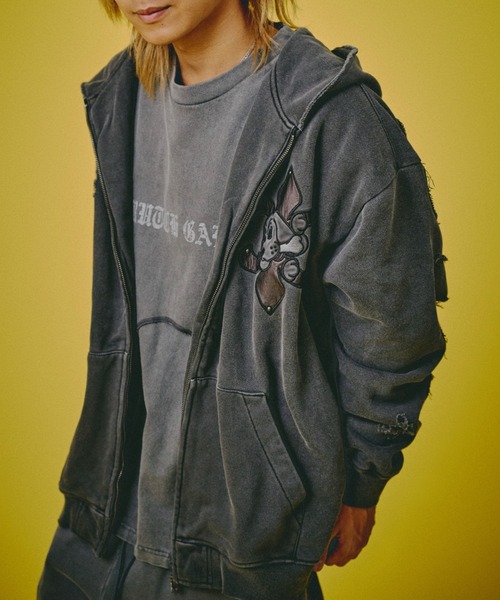 GALFY(ガルフィー)の「【GALFY】穴の向こうにわんちゃんロンTee(Tシャツ/カットソー・メンズ・チャコール・XL/L)」の3枚目の写真
