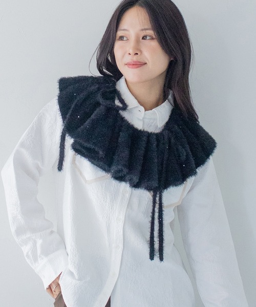 HER CLOSET（ハークローゼット）の「【HER CLOSET】WEB限定 マルチウェイラメシャギーフリル付け襟 WEB LIMITED MULTIWAY LAME SHAGGY FRILL COLLAR（付け襟・レディース・アイボリー/ブラック・FREE）」の3枚目の写真