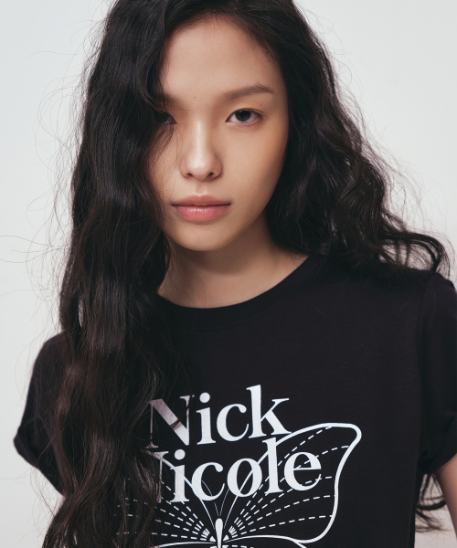 NICK&NICOLE(ニックアンドニコール)の「BUTTERFLY NICOLE LABEL SLIM TOP_BLACK WHITE(Tシャツ/カットソー・レディース・その他・FREE)」の2枚目の写真