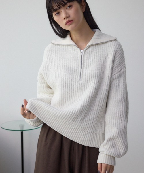 AZUL by moussy（アズールバイマウジー）の「ラメベロアハーフZIPニットトップス（ニット/セーター・レディース・チャコールグレー/アイボリー/ブラック・FREE）」の2枚目の写真