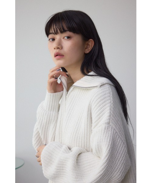 AZUL by moussy（アズールバイマウジー）の「ラメベロアハーフZIPニットトップス（ニット/セーター・レディース・チャコールグレー/アイボリー/ブラック・FREE）」の5枚目の写真