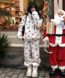 YOUHEE（ユヒ）の「ROSE PATTERN FLEECE PANTS IVORY（スウェットパンツ）」